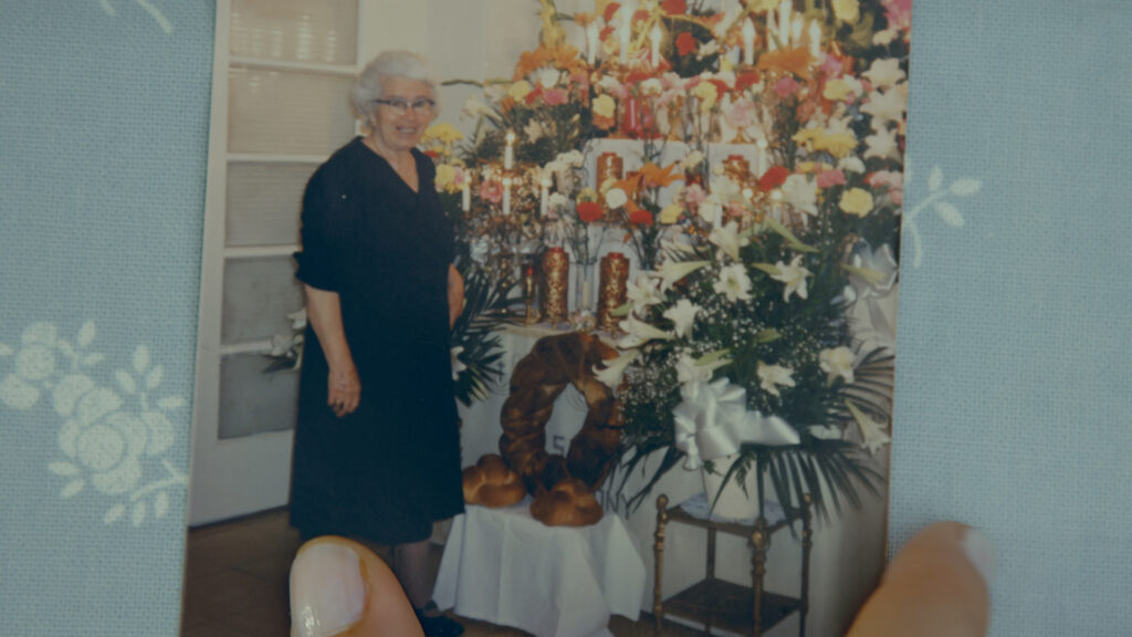 THE TIME MY GRANDMOTHER WAS HELD HOSTAGE BY BANK ROBBERS Image